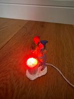 Lemax poppetje bij lichtgevende vuurkorf, Diversen, Kerst, Ophalen of Verzenden, Zo goed als nieuw
