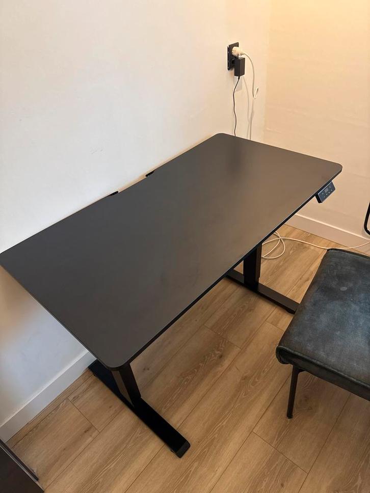 Zwarte Zit-Sta Bureau, Huis en Inrichting, Bureaus, Zo goed als nieuw, Stabureau, In hoogte verstelbaar, Ophalen