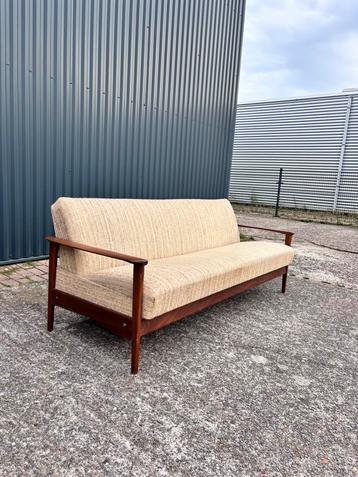 Vintage bank slaapbank teak beschikbaar voor biedingen