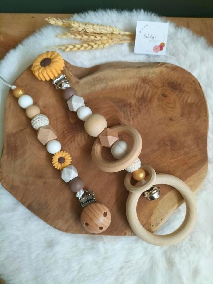 Nieuw • Cadeauset • Speenkoord & wagenhanger Daisy, Kinderen en Baby's, Babymode-accessoires, Nieuw, Ophalen of Verzenden