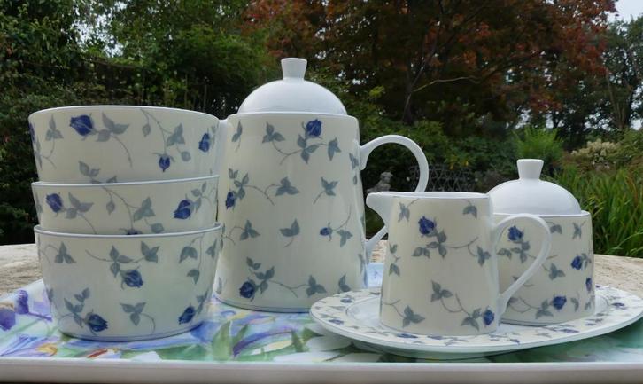Douwe Egberts servies Wavel Creme met Blauwe Bloemetjes, Huis en Inrichting, Keuken | Servies, Nieuw, Kop(pen) en/of Schotel(s)