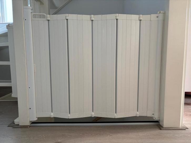 BabyDan traphek xl in nieuwstaat, Kinderen en Baby's, Traphekjes, Zo goed als nieuw, Oprolhekje, Overige materialen, Ophalen of Verzenden