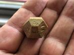 Bodemvondst 8 hoekige benen dobbelsteen UNIEK item Romeins?, Antiek en Kunst, Ophalen of Verzenden