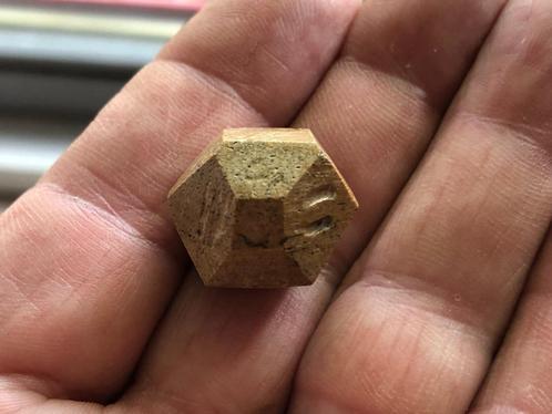 Bodemvondst 8 hoekige benen dobbelsteen UNIEK item Romeins?, Antiek en Kunst, Curiosa en Brocante, Ophalen of Verzenden