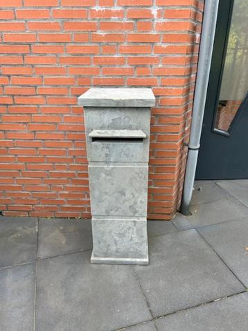 Brievenbus natuursteen beschikbaar voor biedingen