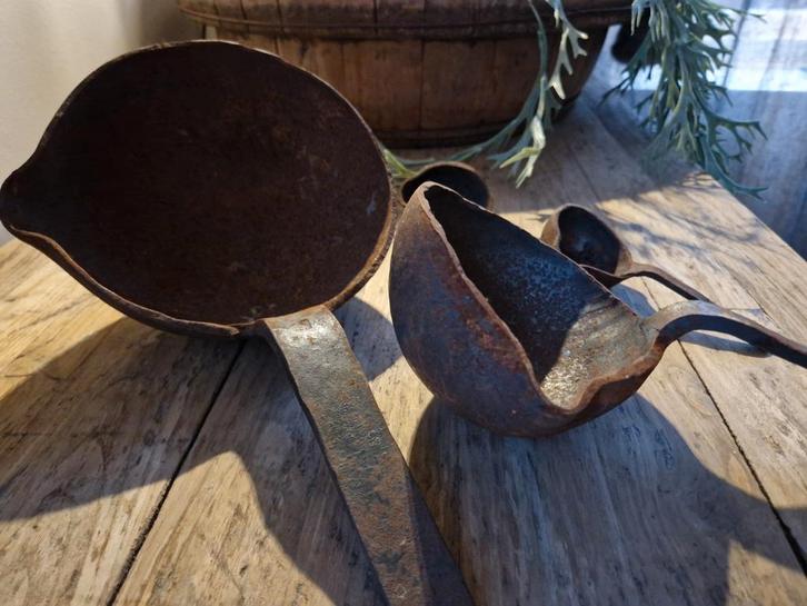 Oude gietlepels - set van 4 hoffz, Antiek en Kunst, Antiek | Keukenbenodigdheden, Ophalen of Verzenden