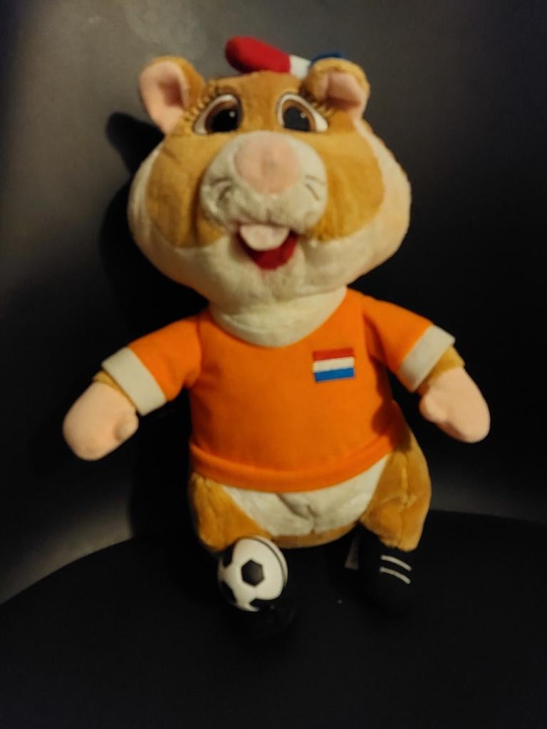 Oranje Hamster Knuffel met Voetbal, Ophalen of Verzenden, Zo goed als nieuw, Overige typen