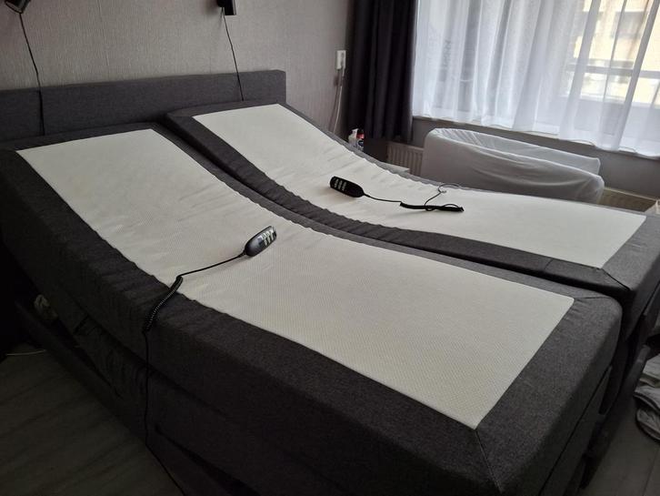Boxspring, Huis en Inrichting, Slaapkamer | Bedden, Gebruikt, Tweepersoons, 140 cm, 200 cm, Stof, Grijs, Verstelbaar, Ophalen