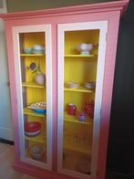 Leuke vitrinekast / servieskast roze (exclusief inhoud), Huis en Inrichting, Kasten | Vitrinekasten, Ophalen, Zo goed als nieuw