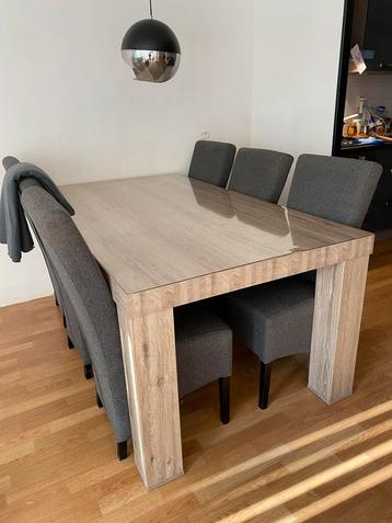 Eettafel Leenbakker zgan beschikbaar voor biedingen