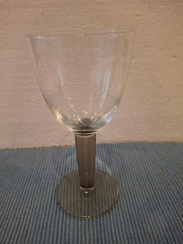 Bormiolo - mooi wijnglas met fijn geribbelde groene steel, Antiek en Kunst, Antiek | Glas en Kristal, Ophalen of Verzenden