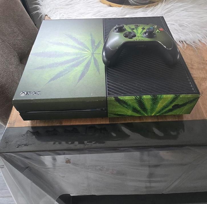 Xbox One met Controller, Spelcomputers en Games, Spelcomputers | Xbox One, Gebruikt, Xbox One, 500 GB, Met 1 controller, Ophalen