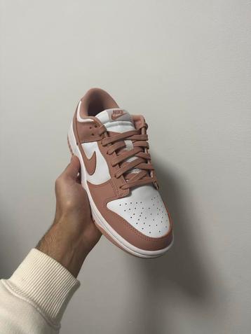 Nike Dunk Low Rose Whisper | maat 38 beschikbaar voor biedingen