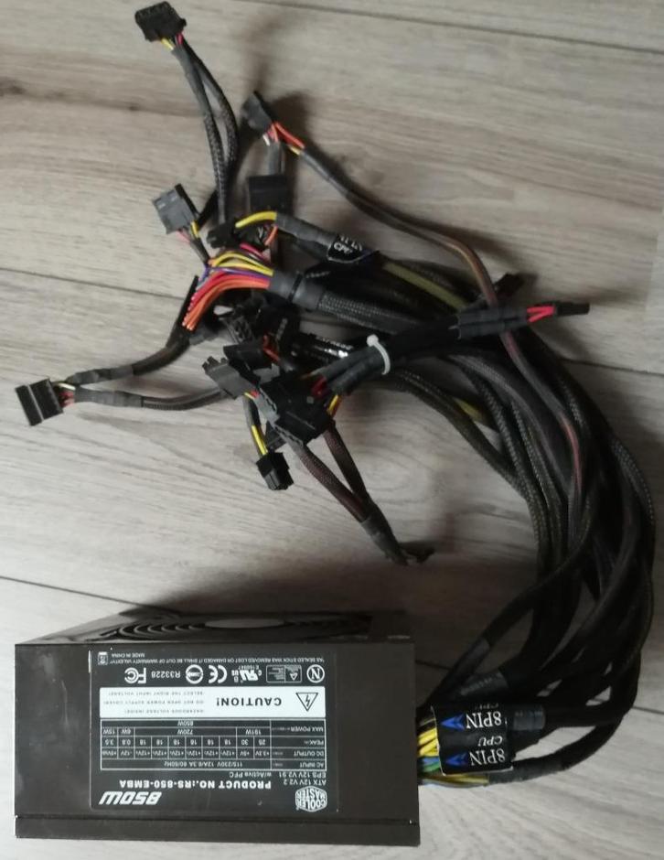 Cooler Master 850 watt voeding, Computers en Software, Interne voedingen, Zo goed als nieuw, Ophalen of Verzenden