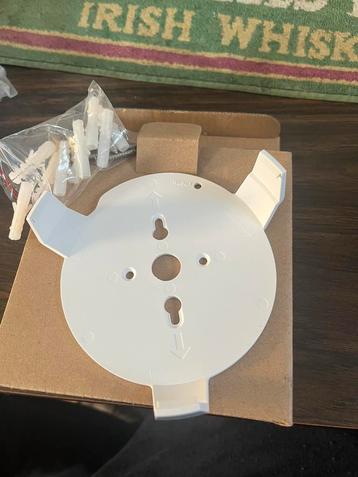 Deco wandhouder voor WIFI beschikbaar voor biedingen