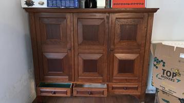 Gratis vintage kast met stevige deuren