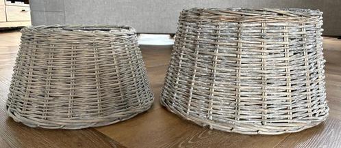2 rieten landelijke lampenkappen 1x groot en 1x klein, Huis en Inrichting, Lampen | Lampenkappen, Zo goed als nieuw, 25 tot 50 cm