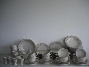 Royal Orchid servies beschikbaar voor biedingen