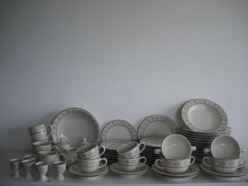 Royal Orchid servies, Huis en Inrichting, Keuken | Servies, Zo goed als nieuw, Kop(pen) en/of Schotel(s), Overige stijlen, Porselein