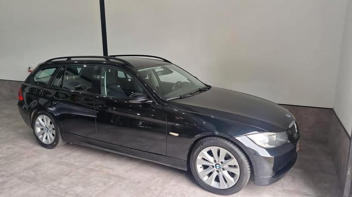 BMW 3-Serie 2.0 318 I Touring AUT 2007 Zwart NIEUWE KETTING, Auto's, BMW, 3-Serie, Airconditioning, Alarm, Centrale vergrendeling