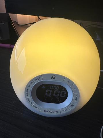 Wake up light met radio beschikbaar voor biedingen