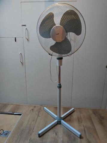 Ventilator: in hoogte verstelbaar, 3 snelheden: zo goed als  beschikbaar voor biedingen