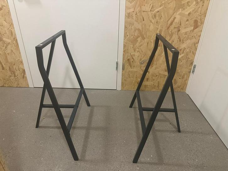 T.K. 2 sets metalen schragen voor bureau/tafel, Huis en Inrichting, Tafelonderdelen, Zo goed als nieuw, 50 tot 100 cm, Rechthoekig