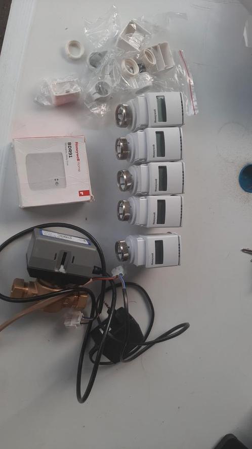 Honeywell Evo Home set met zoneklep, Doe-het-zelf en Verbouw, Thermostaten, Zo goed als nieuw, Ophalen of Verzenden