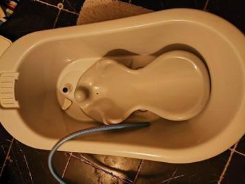 Kinderbadje met standaard en inleg beschikbaar voor biedingen