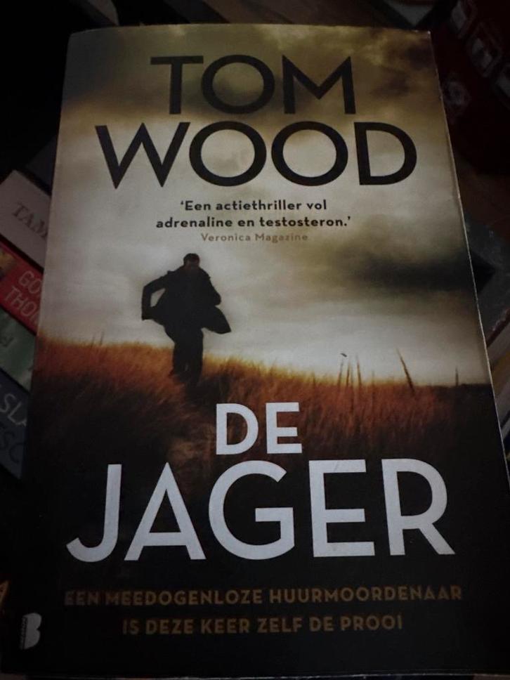 Z2.  Tom Wood - De jager, Boeken, Thrillers, Zo goed als nieuw, Ophalen of Verzenden
