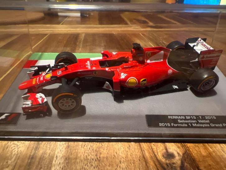 Ferrari SF15-T Sebastian Vettel 2015 – schaal 1:43, Hobby en Vrije tijd, Modelauto's | 1:43, Zo goed als nieuw, Auto, Overige merken