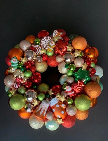 Kerstkrans “Carnaval” beschikbaar voor biedingen