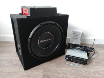 Autoradio Alpine + Pioneer subwoofer + versterker beschikbaar voor biedingen