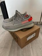 Yeezy boost 350 V2 tail light maat 45!, Kleding | Heren, Schoenen, Overige kleuren, Verzenden, Yeezy Boost 350 V2, Sneakers of Gympen