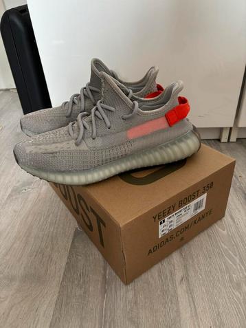 Yeezy boost 350 V2 tail light maat 45! beschikbaar voor biedingen