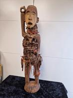 Nkisi nkondi figuur - spijkerbeeld 115cm hoog, Antiek en Kunst, Ophalen of Verzenden
