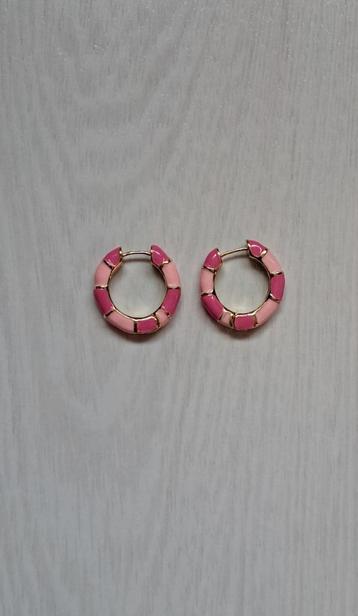 Hip voor de Heb goud roze oorbellen beschikbaar voor biedingen