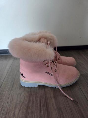 Warme roze Adidas winter boots in maat 39  beschikbaar voor biedingen