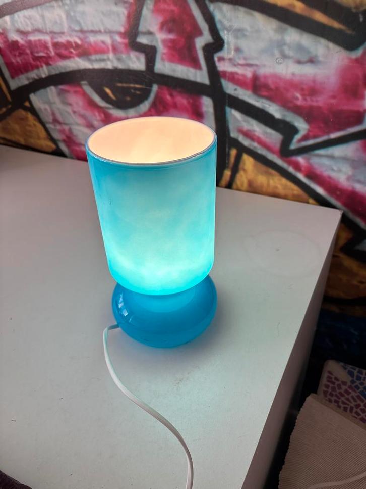 Vintage IKEA LYKTA Tafellamp - Blauw Glas, Huis en Inrichting, Lampen | Vloerlampen, Gebruikt, Minder dan 100 cm, Glas, Ophalen of Verzenden