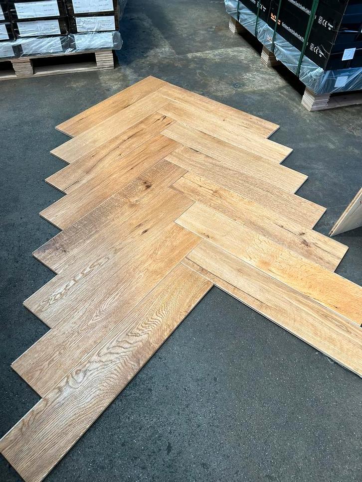 Restpartij 1200m2 eiken visgraat vloer houten vloerdelen, Huis en Inrichting, Stoffering | Vloerbedekking, Zo goed als nieuw, Parket