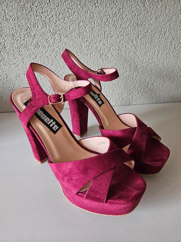 Sandaal met blokhak, Kleding | Dames, Schoenen, Zo goed als nieuw, Sandalen of Muiltjes, Rood, Ophalen of Verzenden