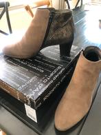 Roberto d’Angelo suède enkellaarsjes maat 39, Kleding | Dames, Overige kleuren, Ophalen of Verzenden, Roberto d'Angelo, Gedragen