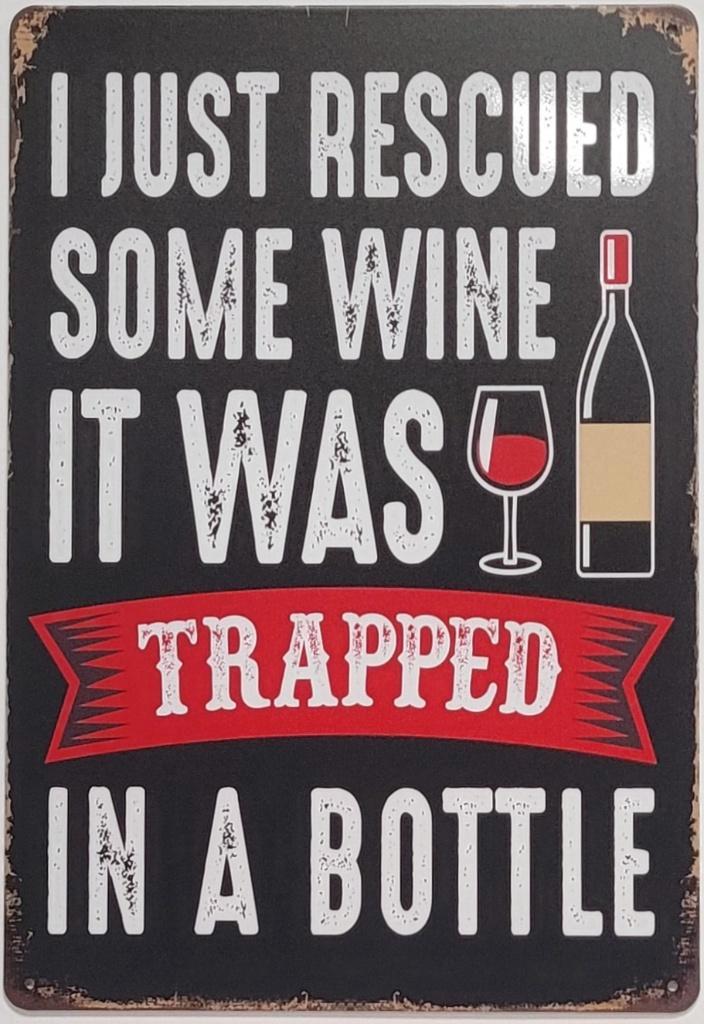 Rescued wine trapped in a bottle wijn reclamebord van metaal, Huis en Inrichting, Woonaccessoires | Tekstborden en Spreuken, Nieuw