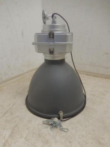 Industri?le lamp beschikbaar voor biedingen