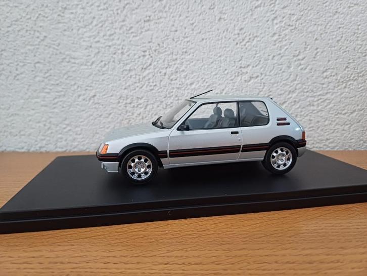 Peugeot 205 GTI 1.9 1989 Gris Futura WhiteBox, Hobby en Vrije tijd, Modelauto's | 1:24, Nieuw, Auto, Overige merken, Ophalen of Verzenden