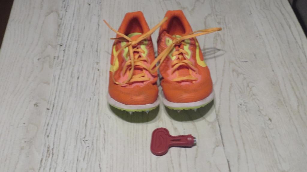 spikes maat 39, Sport en Fitness, Loopsport en Atletiek, Zo goed als nieuw, Spikes, Hardlopen, Ophalen