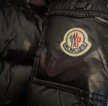 Moncler Maya Puffer Jas beschikbaar voor biedingen