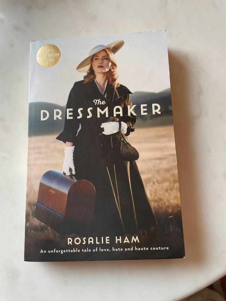 The Dressmaker - Rosalie Ham, Boeken, Romans, Zo goed als nieuw, Nederland, Ophalen of Verzenden