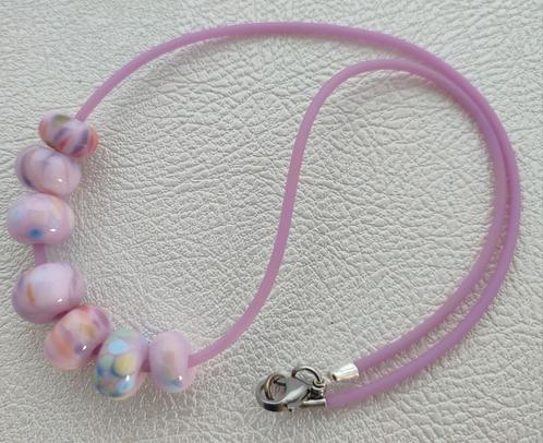 Roze siliconen ketting met handgemaakte glaskralen by Petra, Sieraden, Tassen en Uiterlijk, Kettingen, Nieuw, Overige materialen
