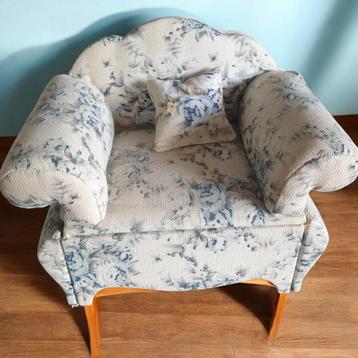 Miniatuur fauteuil met geheim sieraden kistje 20-06 beschikbaar voor biedingen